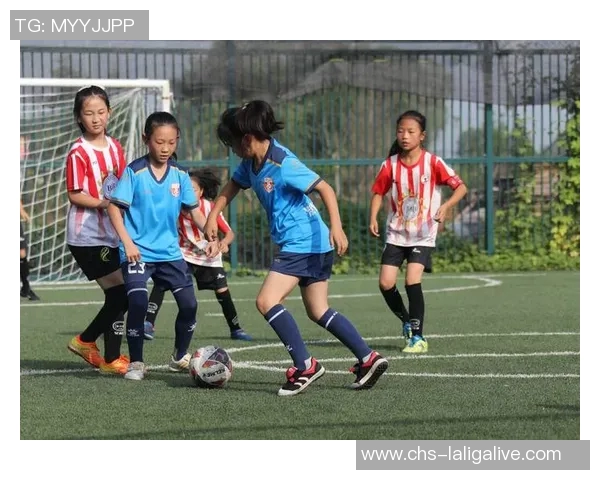 足球尽情挥洒激情与梦想在绿茵场上绽放青春的光芒与希望